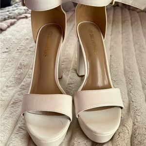 Dream Pairs Women's Elegant Cream Heels